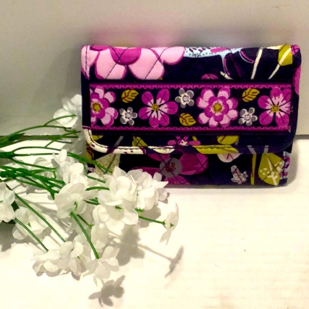 Vera Bradley Floral Nightingale Euro Wallet Coin Trifold 10874-118 NEW WITH TAGS